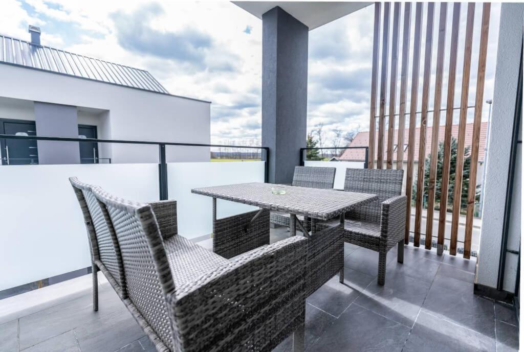 Apartamento Sunrise Banovci Exterior foto